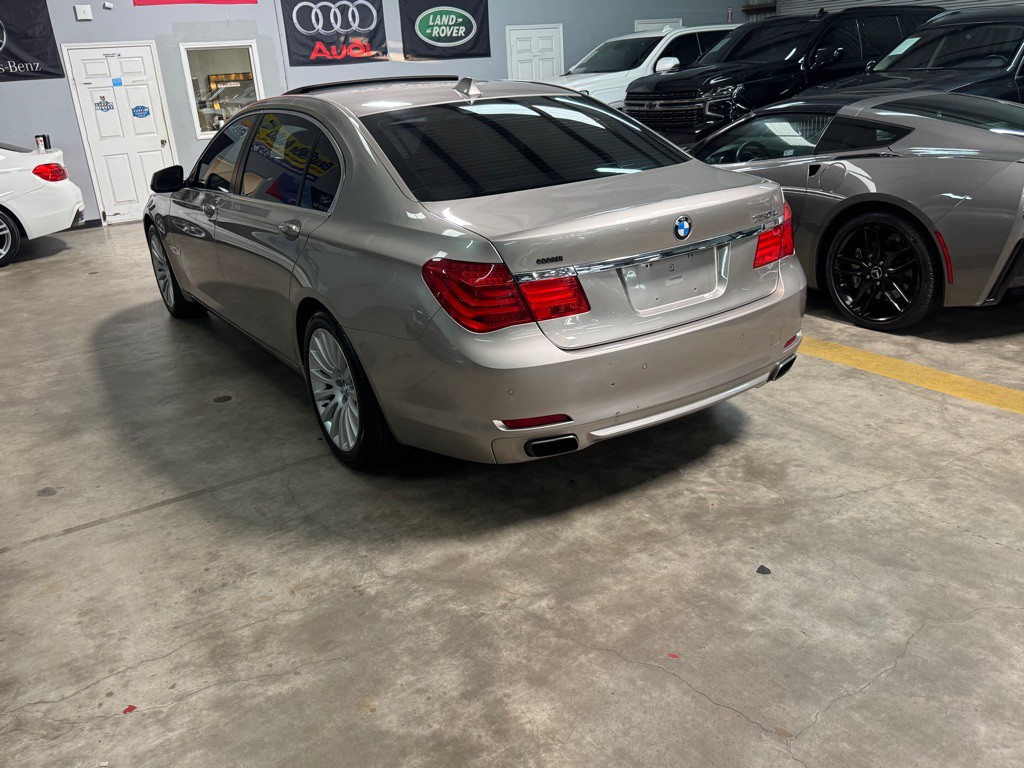 2012 BMW 7 Series Image 6