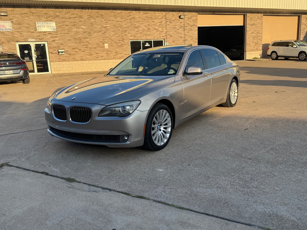 2012 BMW 7 Series Image 11