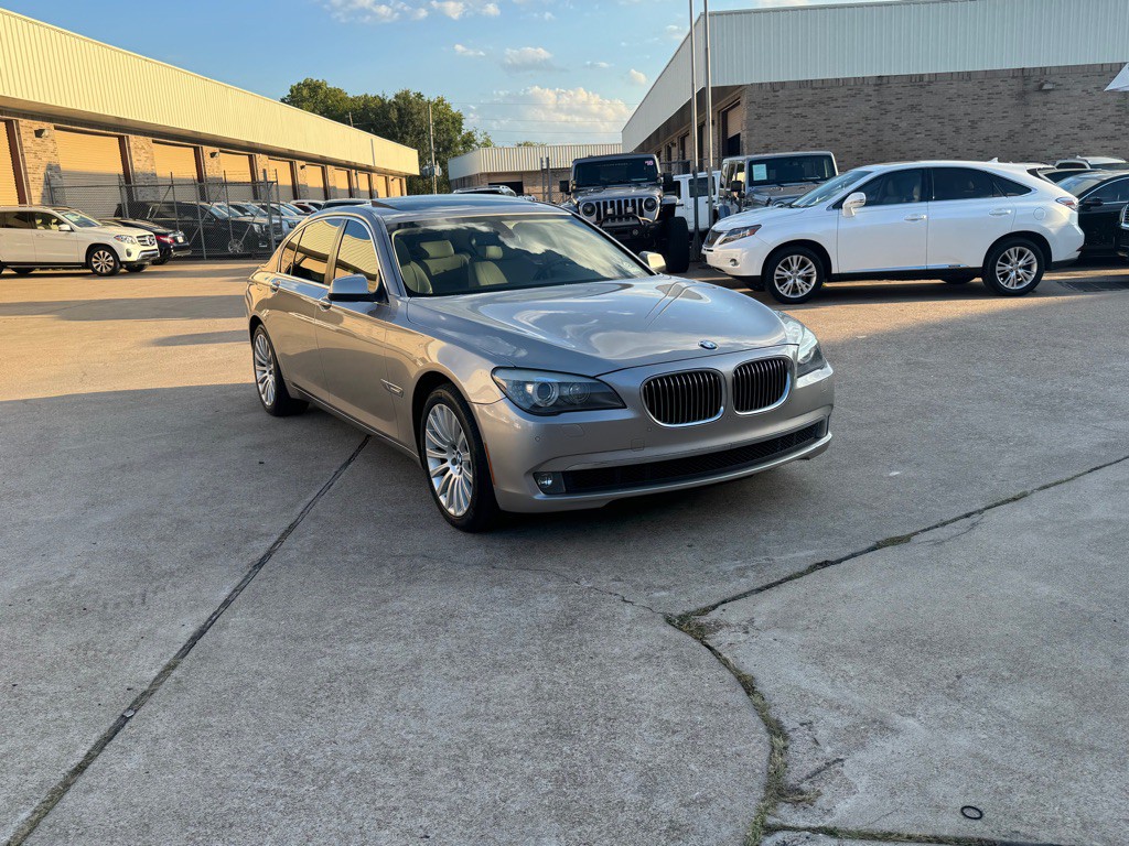 2012 BMW 7 Series Image 13