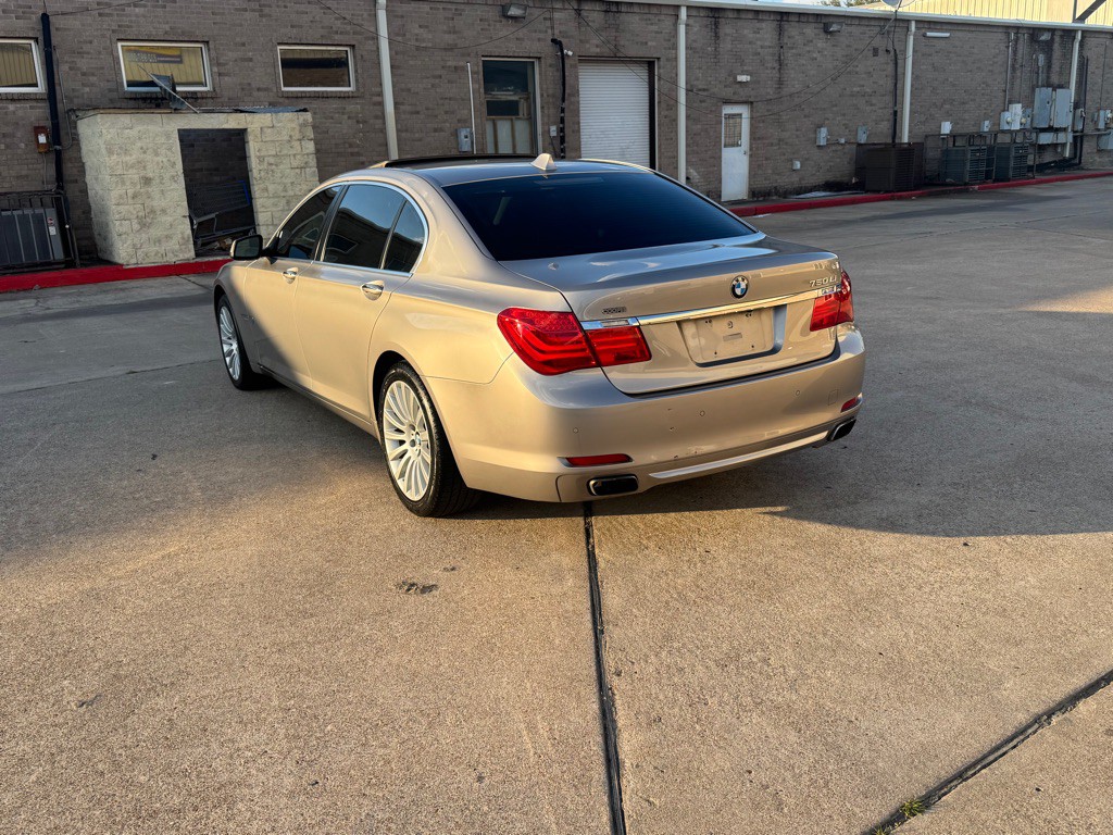 2012 BMW 7 Series Image 16