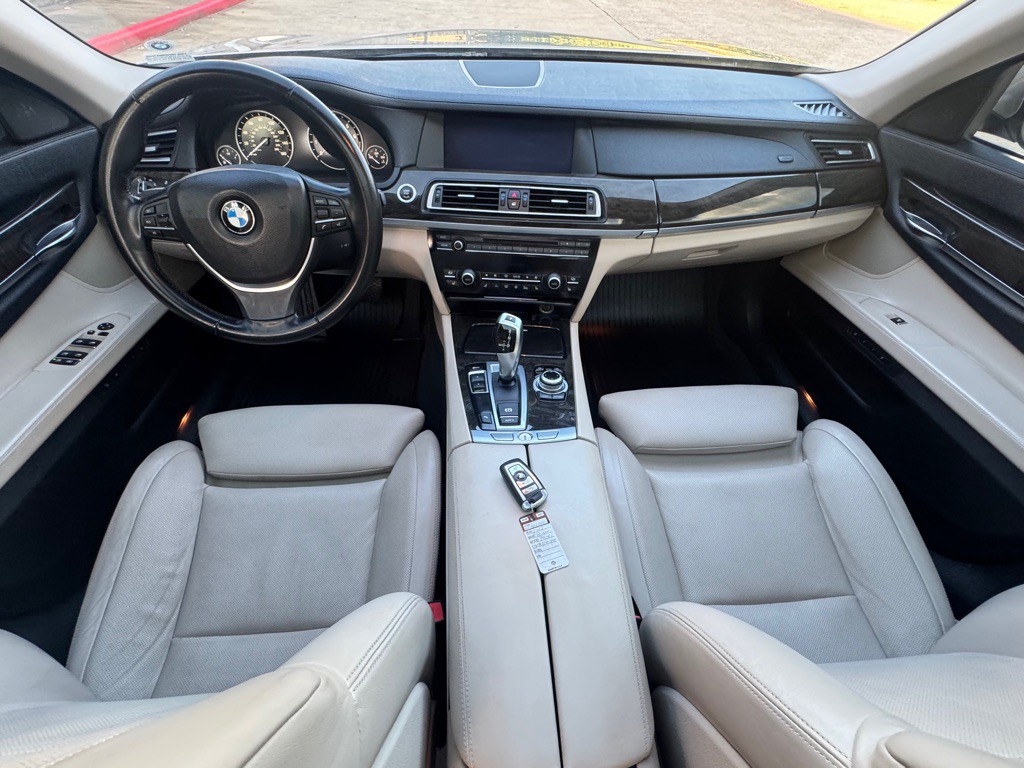 2012 BMW 7 Series Image 22