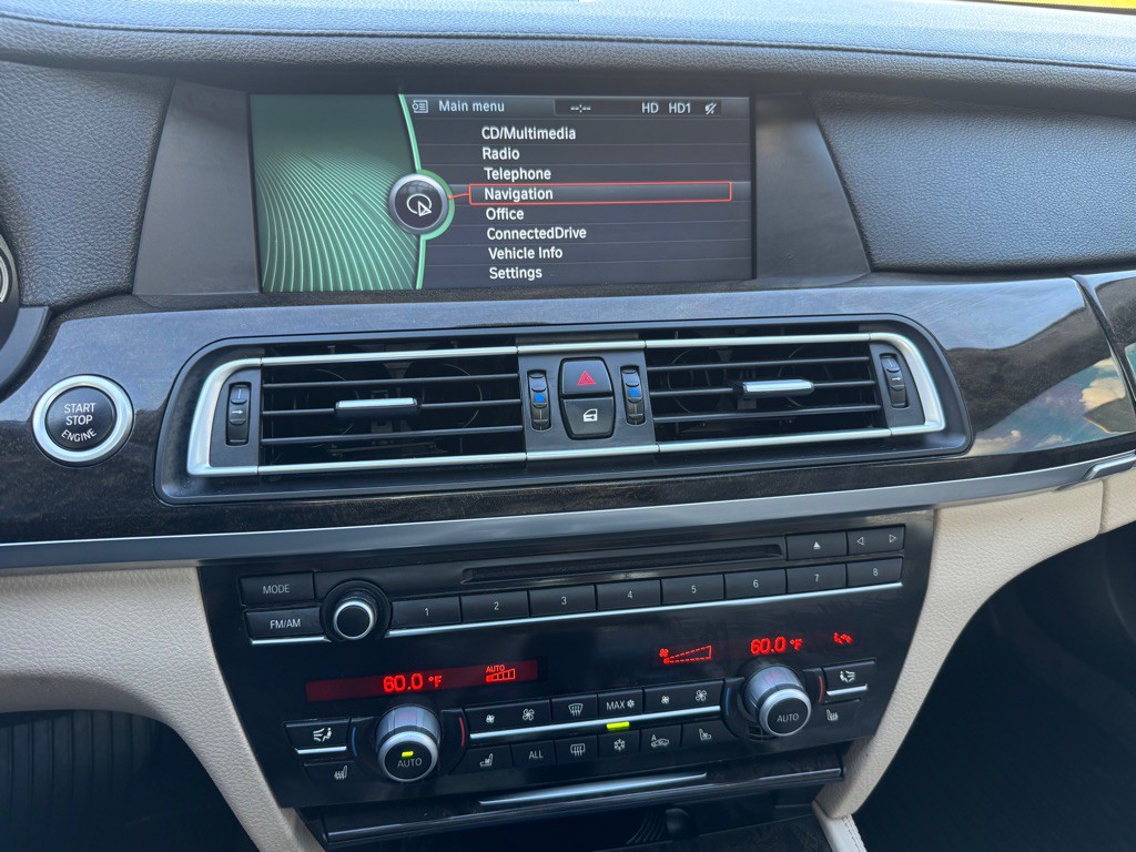 2012 BMW 7 Series Image 27