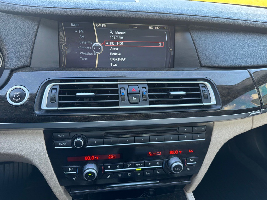 2012 BMW 7 Series Image 28