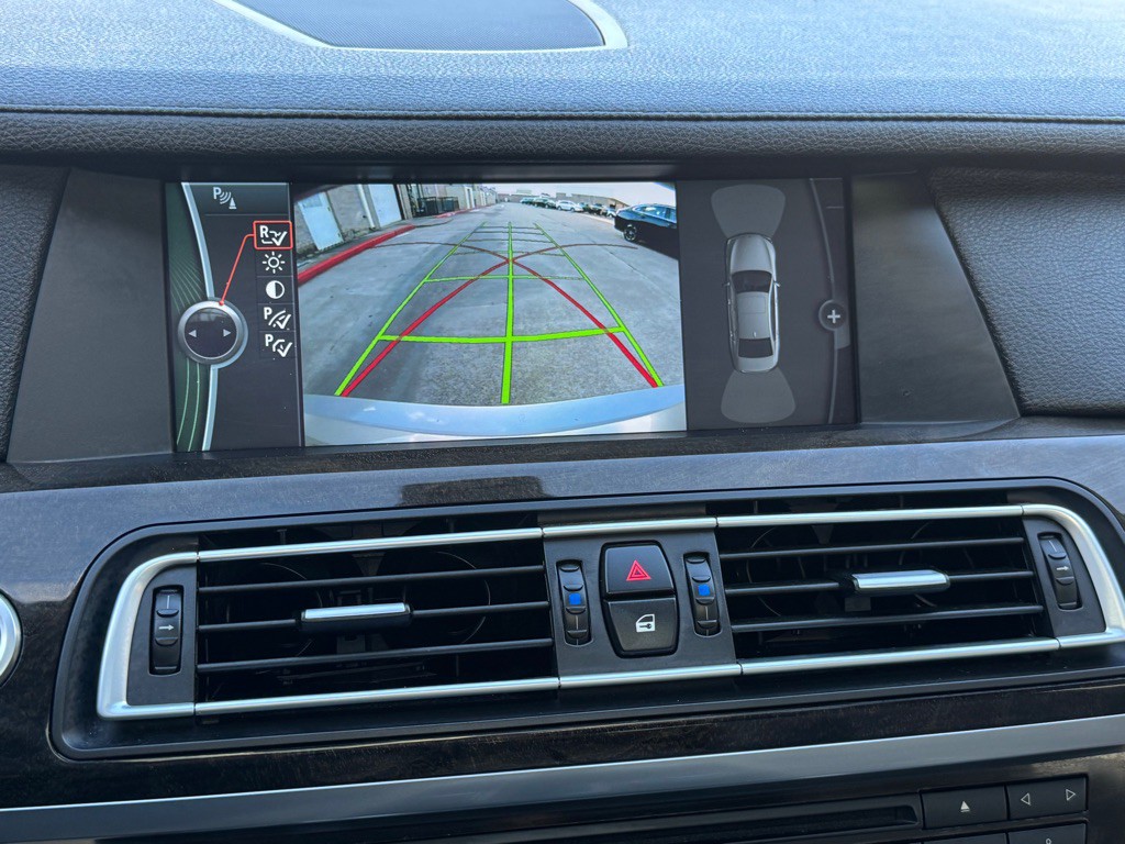 2012 BMW 7 Series Image 29