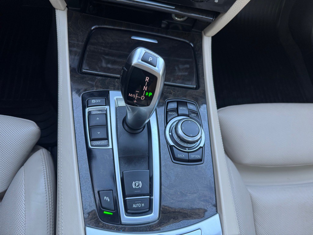 2012 BMW 7 Series Image 32