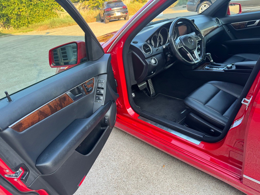 2014 Mercedes-Benz C-Class Image 24