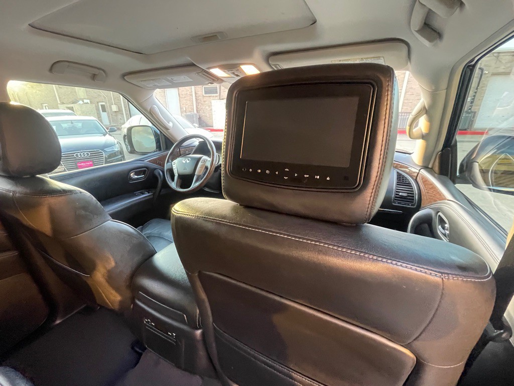 2016 INFINITI QX80 Image 30