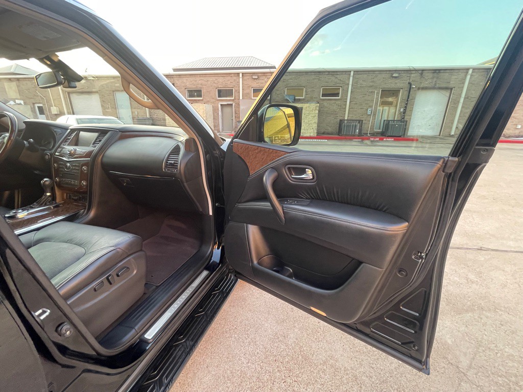 2016 INFINITI QX80 Image 31