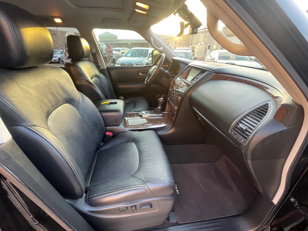 2016 INFINITI QX80 Image 32