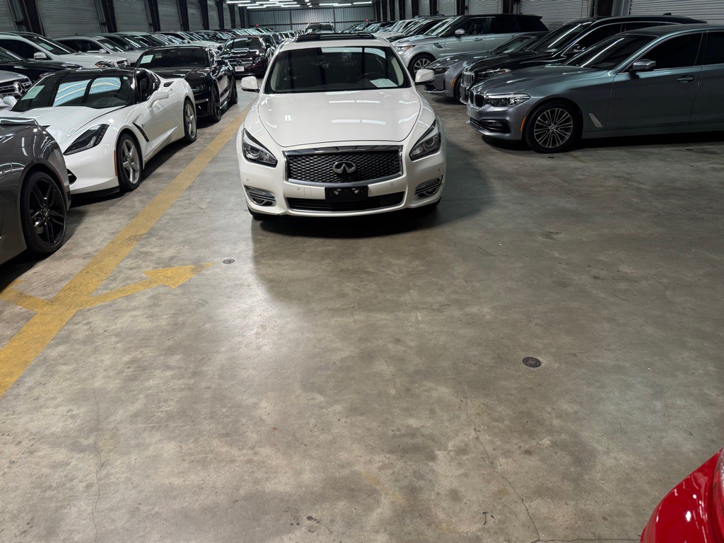 2015 INFINITI Q70 Image 2