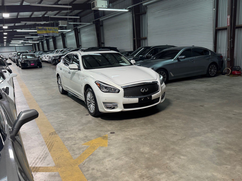 2015 INFINITI Q70 Image 3