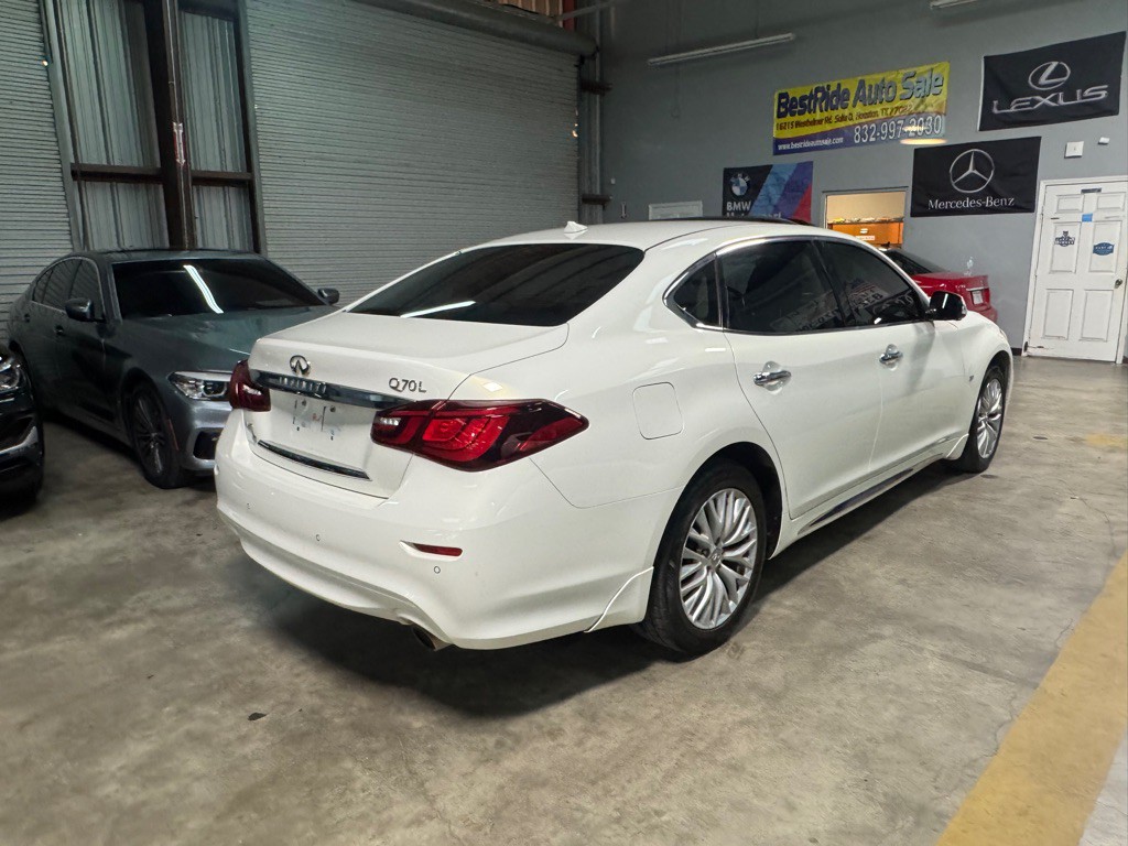 2015 INFINITI Q70 Image 4