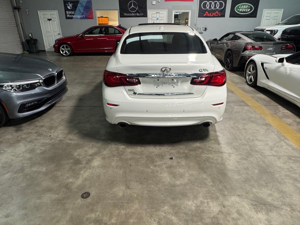 2015 INFINITI Q70 Image 5