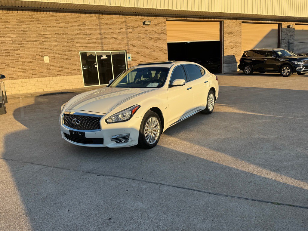 2015 INFINITI Q70 Image 10