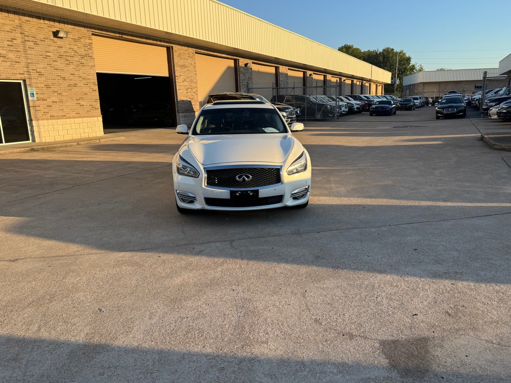 2015 INFINITI Q70 Image 11