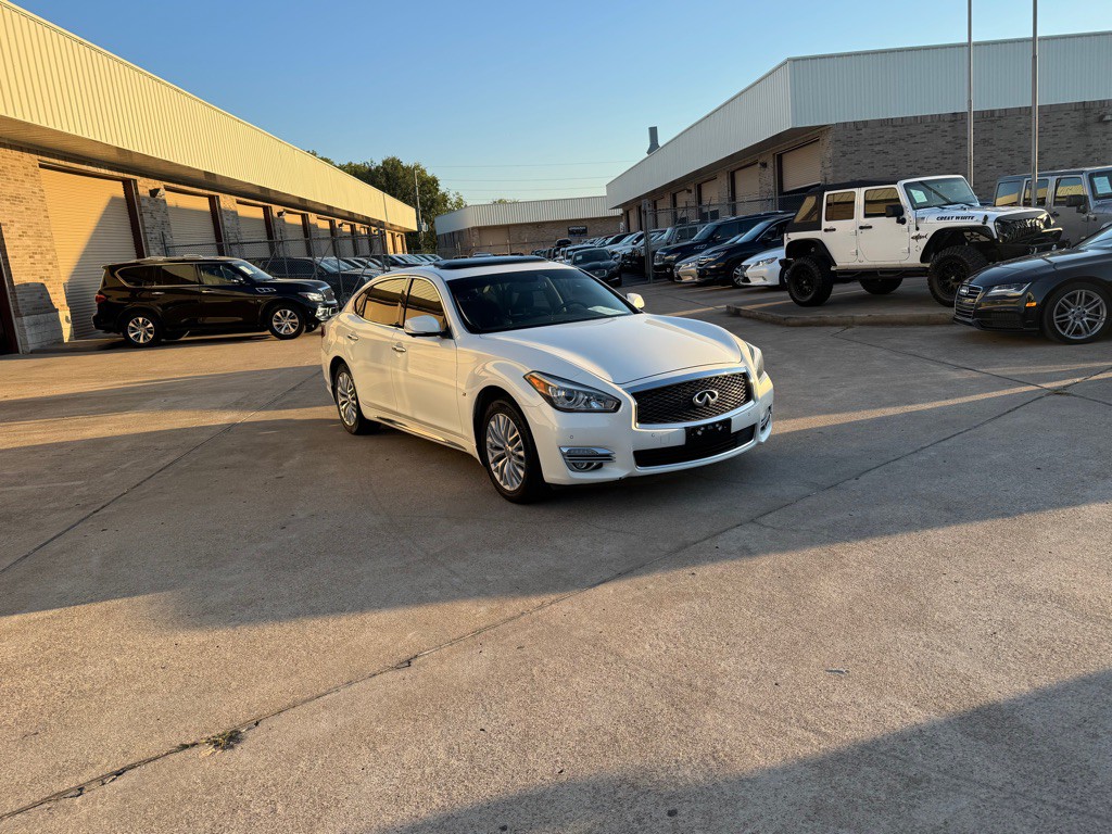 2015 INFINITI Q70 Image 12