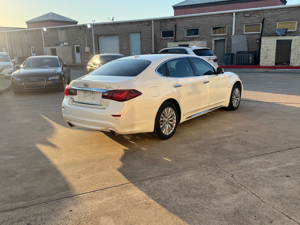 2015 INFINITI Q70 Image 13