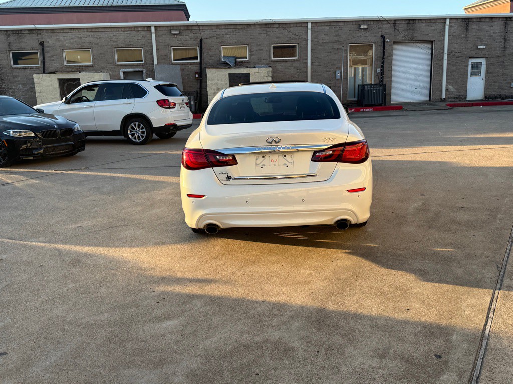 2015 INFINITI Q70 Image 14
