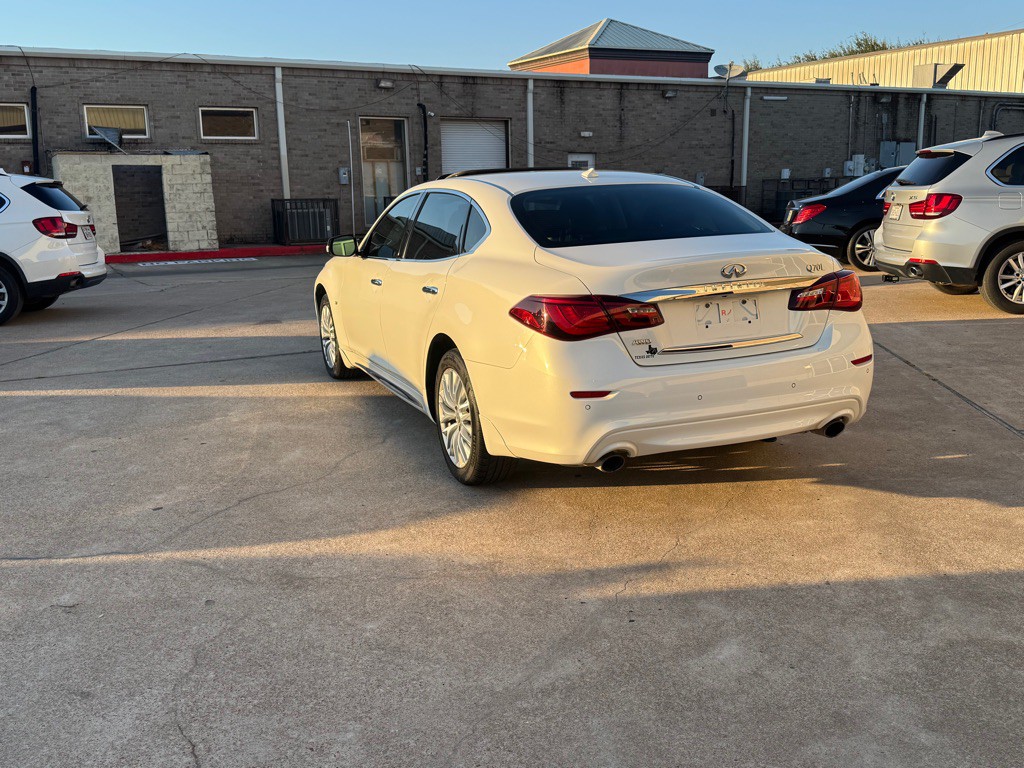 2015 INFINITI Q70 Image 15
