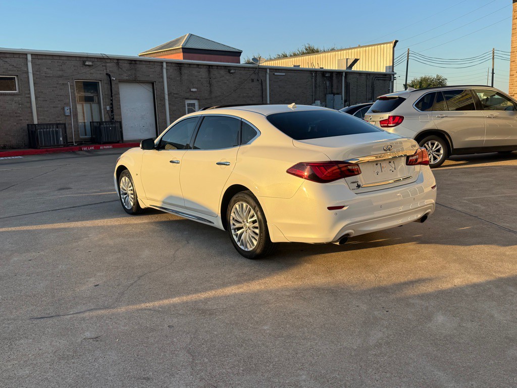 2015 INFINITI Q70 Image 17