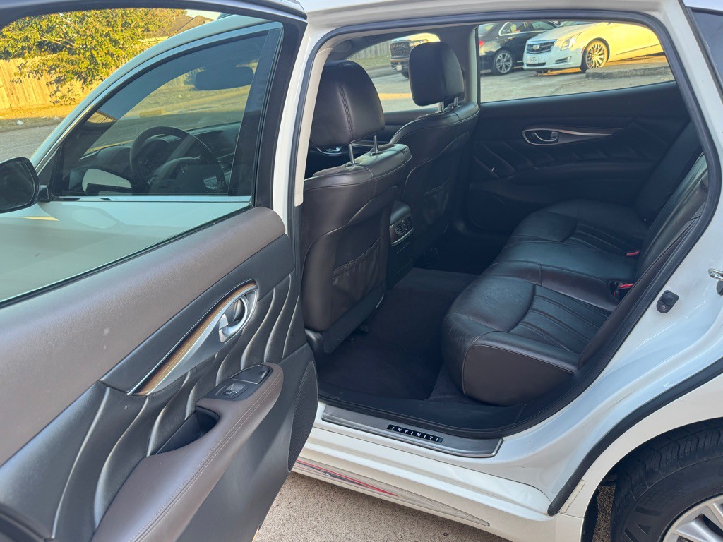 2015 INFINITI Q70 Image 20