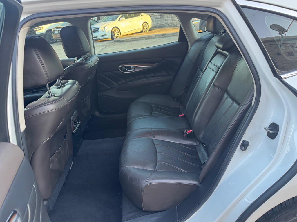 2015 INFINITI Q70 Image 21