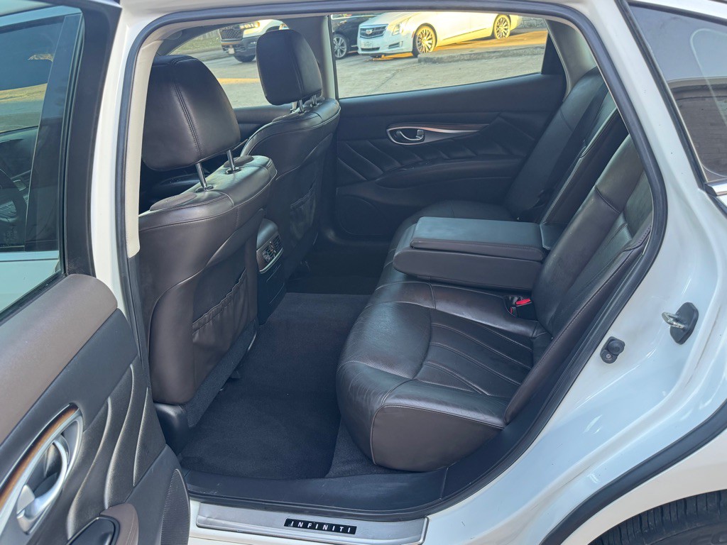 2015 INFINITI Q70 Image 22