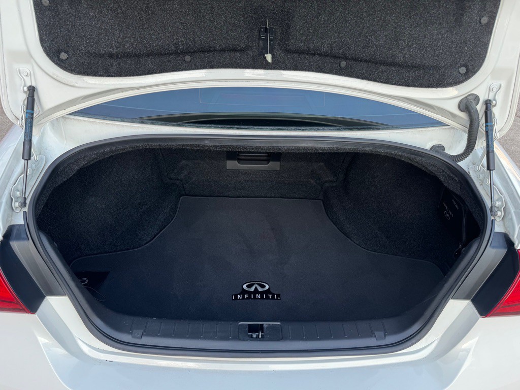 2015 INFINITI Q70 Image 27