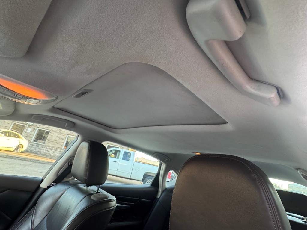 2015 INFINITI Q70 Image 29