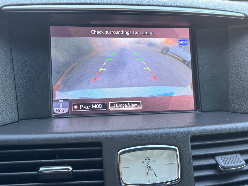 2015 INFINITI Q70 Image 33