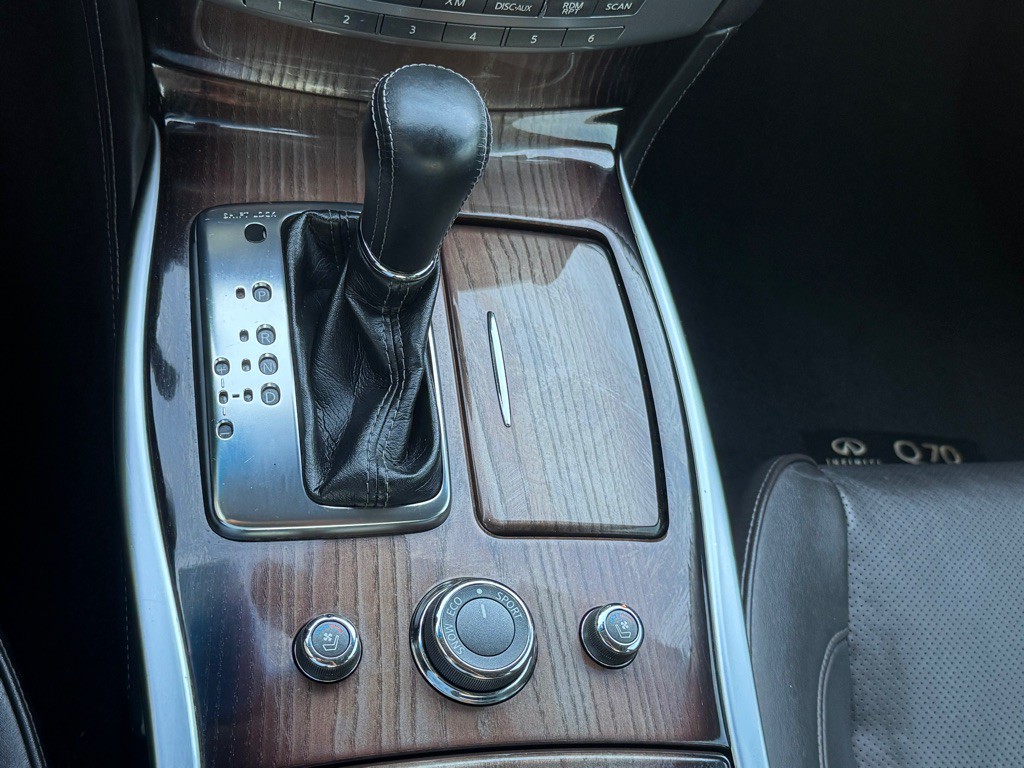 2015 INFINITI Q70 Image 36