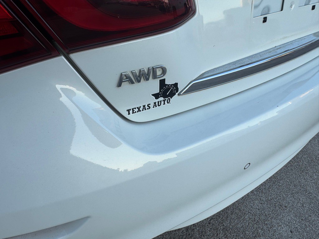 2015 INFINITI Q70 Image 38