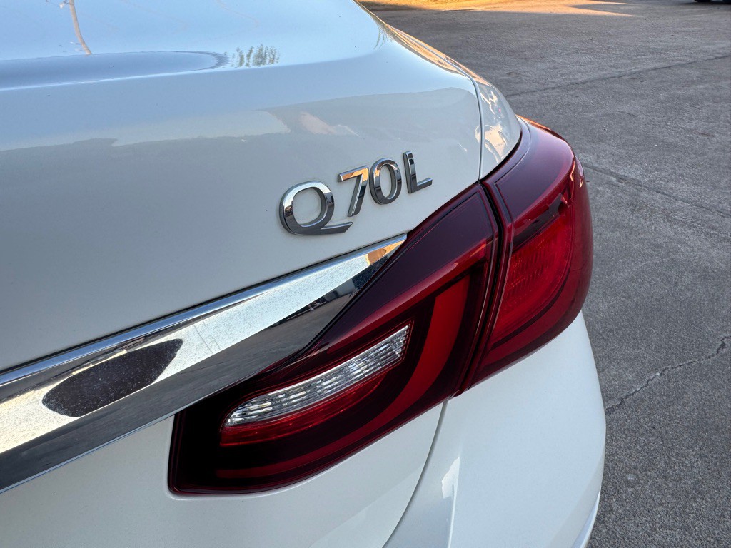 2015 INFINITI Q70 Image 39