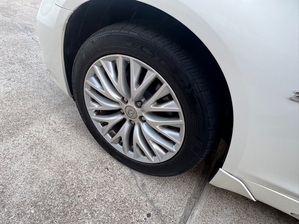 2015 INFINITI Q70 Image 40