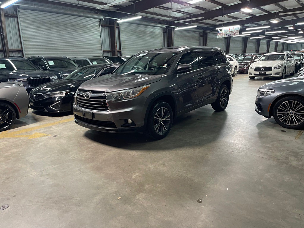 2016 Toyota Highlander Image 1