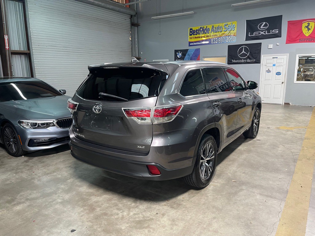 2016 Toyota Highlander Image 4