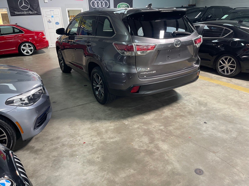2016 Toyota Highlander Image 6