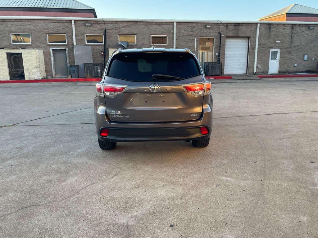 2016 Toyota Highlander Image 15