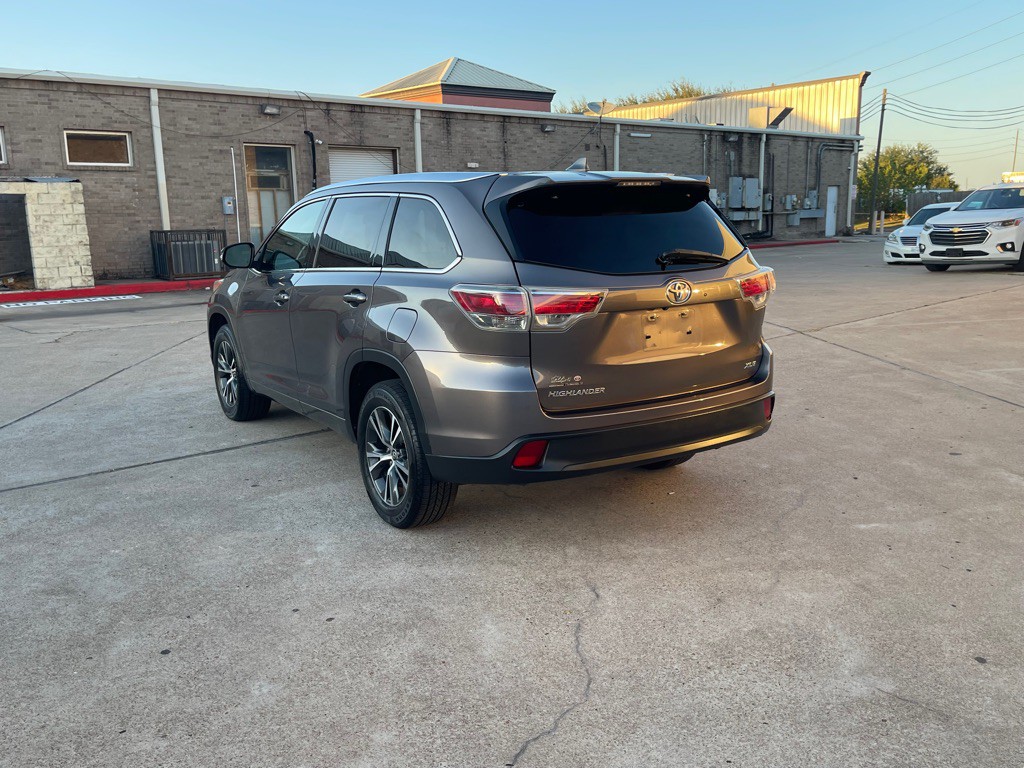 2016 Toyota Highlander Image 16