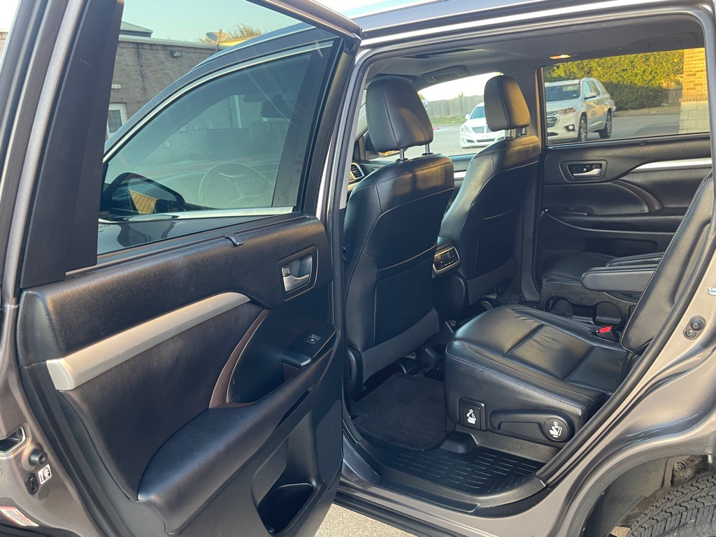 2016 Toyota Highlander Image 20
