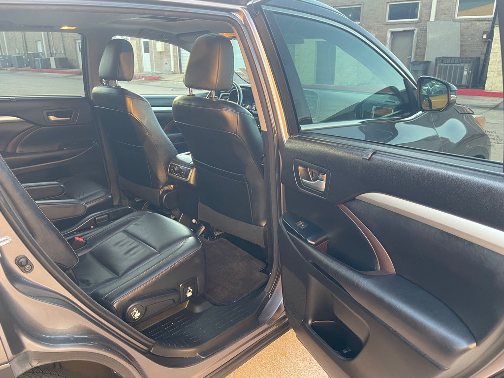 2016 Toyota Highlander Image 22
