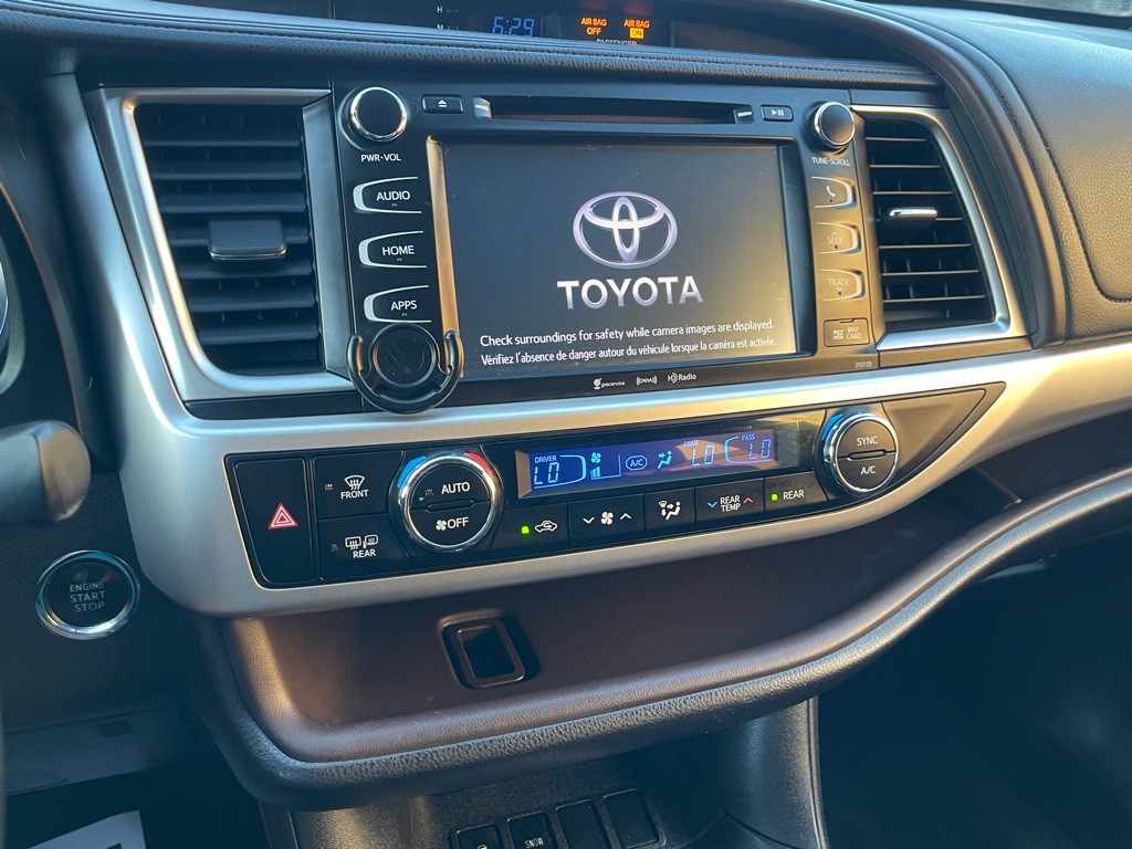 2016 Toyota Highlander Image 34