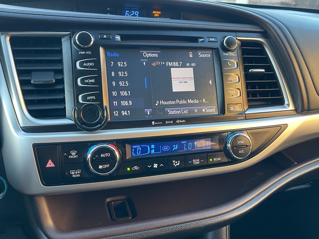 2016 Toyota Highlander Image 35