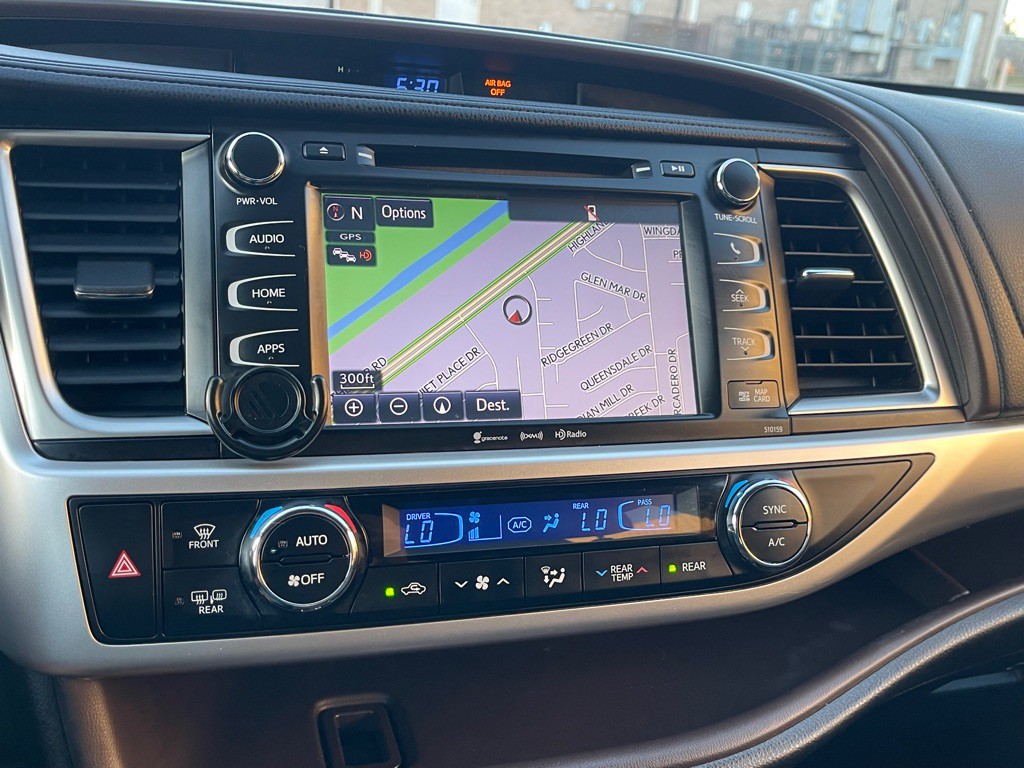 2016 Toyota Highlander Image 36