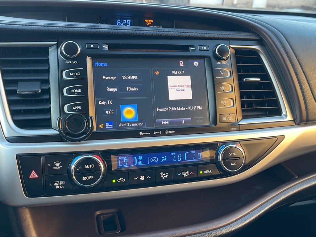 2016 Toyota Highlander Image 38