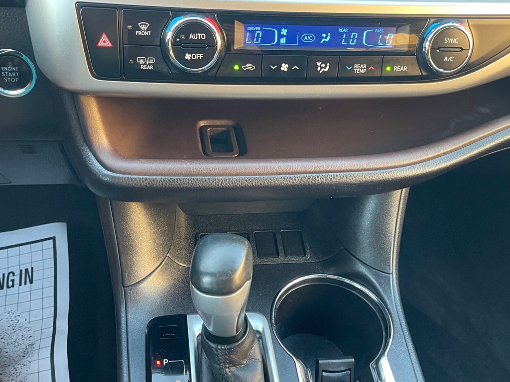 2016 Toyota Highlander Image 40