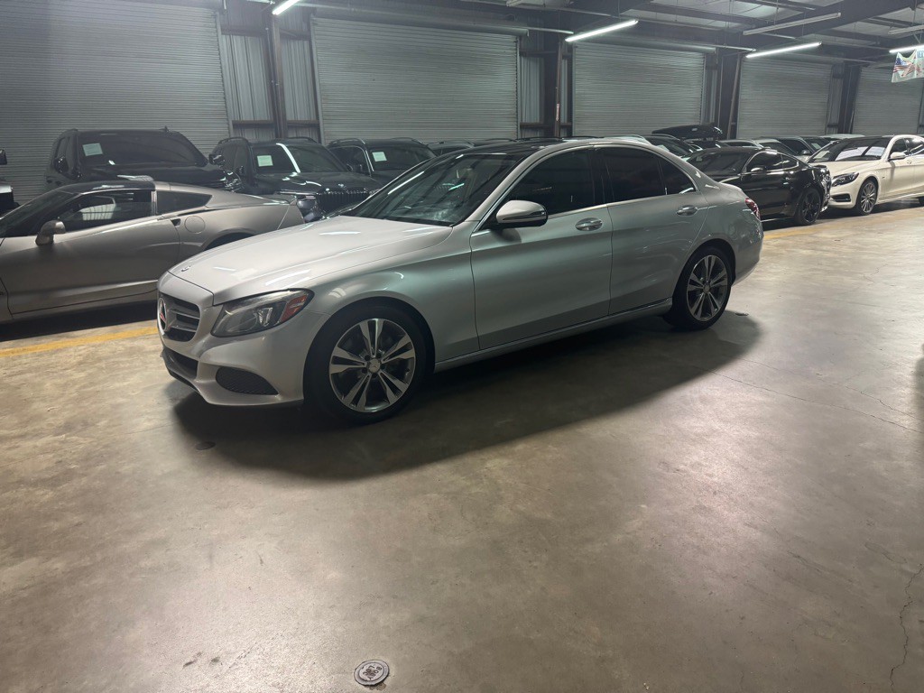 2016 Mercedes-Benz C-Class Image 2