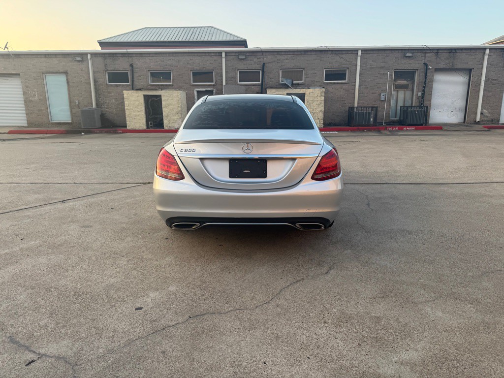 2016 Mercedes-Benz C-Class Image 24