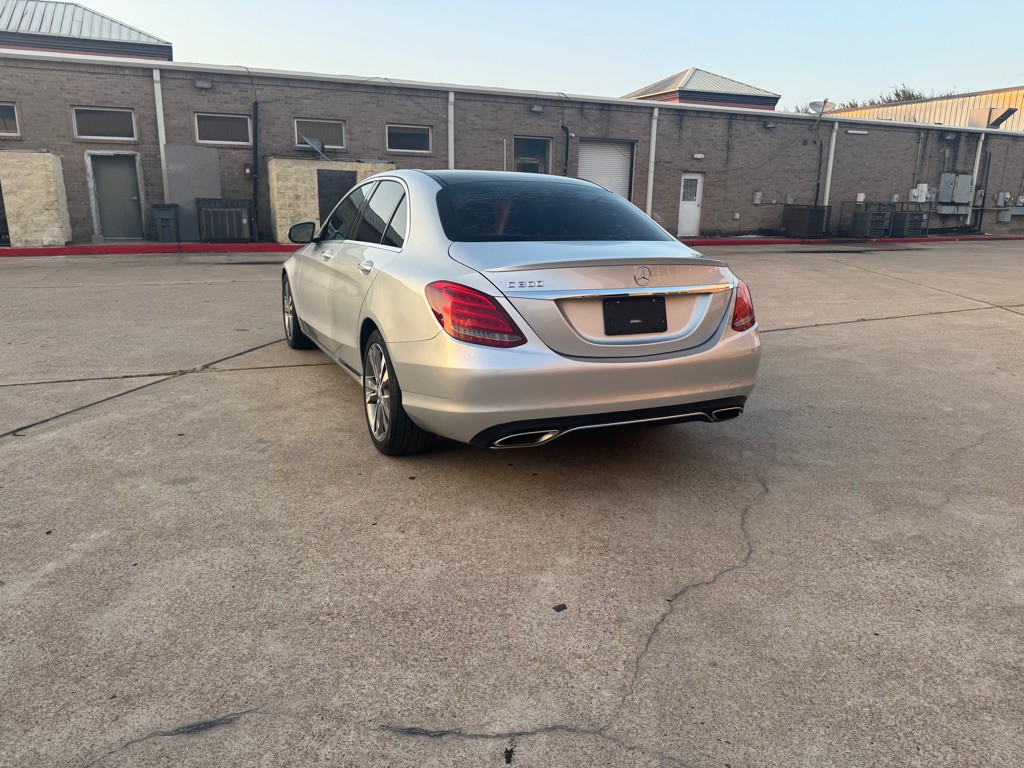 2016 Mercedes-Benz C-Class Image 25