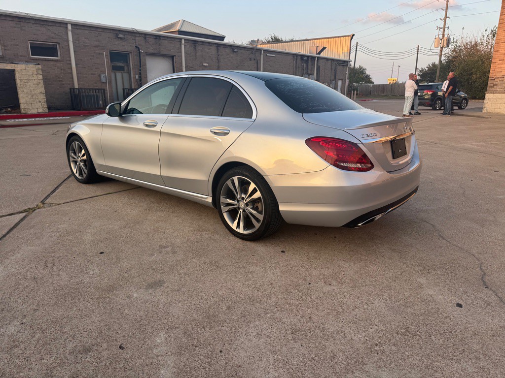 2016 Mercedes-Benz C-Class Image 26
